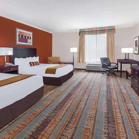 Baymont By Wyndham Henderson Hotel Екстериор снимка