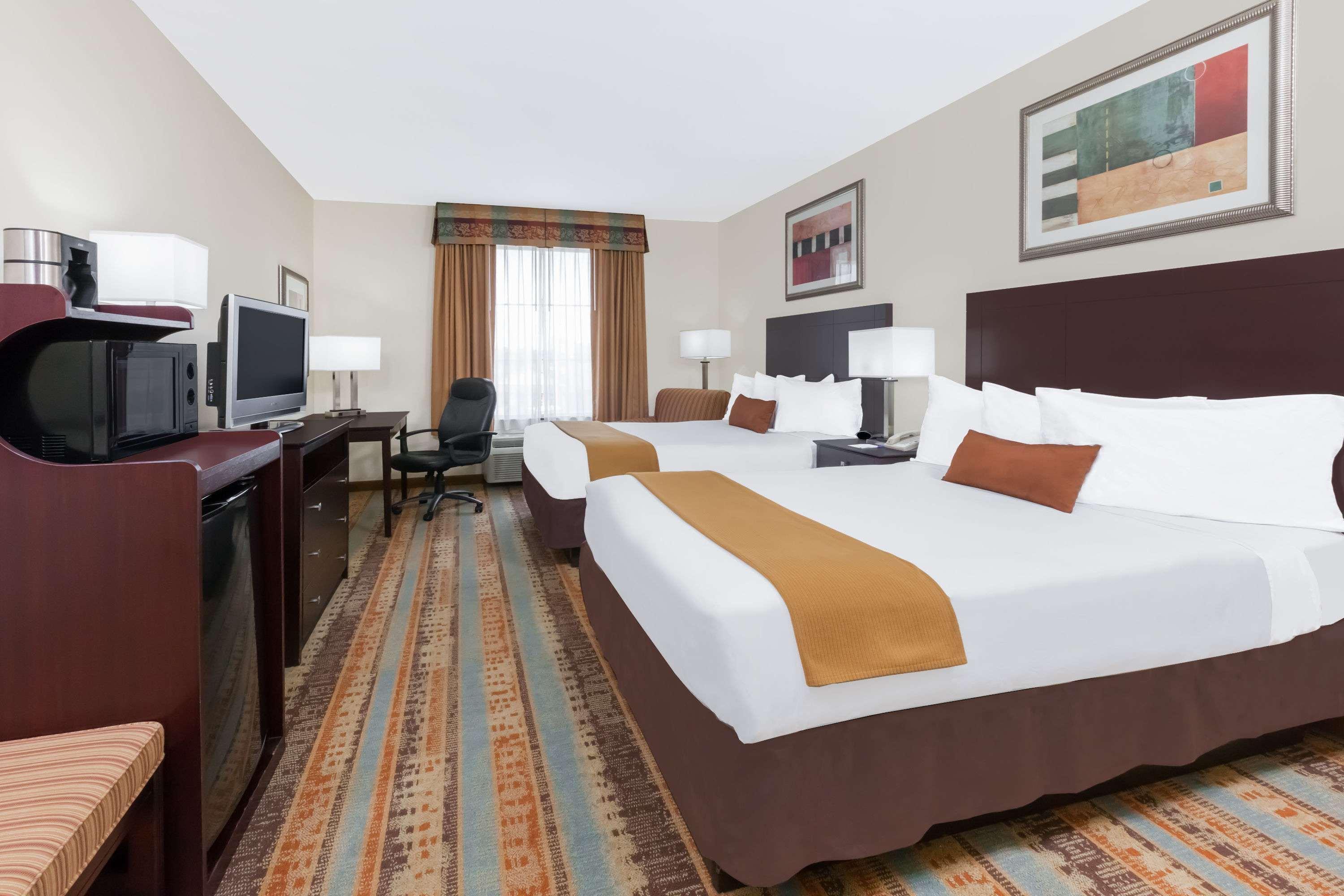 Baymont By Wyndham Henderson Hotel Екстериор снимка