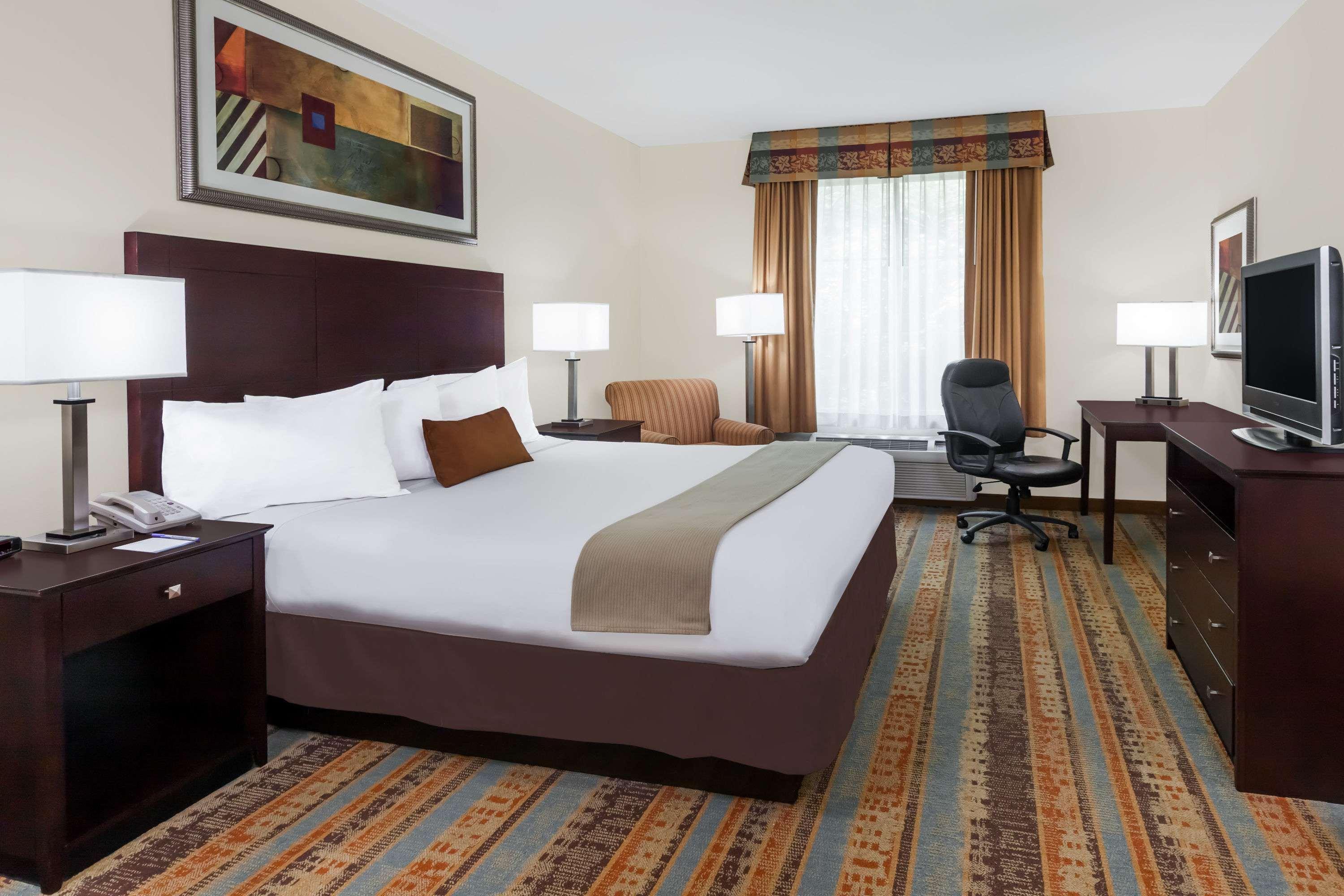 Baymont By Wyndham Henderson Hotel Екстериор снимка